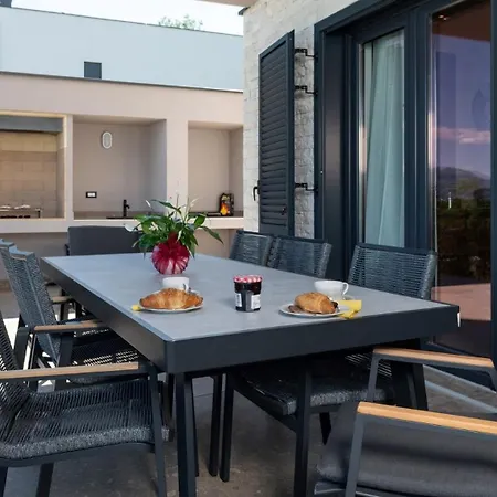 Casa de hóspedes Callista By 4*